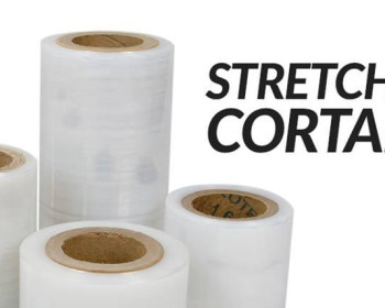 O filme stretch cortado é usado para embalar e proteger produtos nos formatos de barra e rolo, como mangueiras enroladas, fios, cabos, canos e varetas, formando uma excelente embalagem. O filme stretch em rolinhos cortado também é utilizado para embalar e lacrar bagagens em aeroportos  com largura de 100 milímetros e com cabo para facilitar a aplicação.