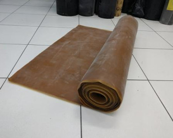 O lençol de látex tem flexibilidade, sendo possível esticar sob pressão em váriasatividades, como inflar tecidos para beneficiar movimentação controlada em montagens, efeito mola, tiras e tirantes para fisioterapia, entre outras aplicabilidades.

