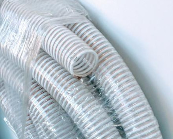 A mangueira Kanaflex flexível KEF é atóxica e super flexível nas funções de abastecimento e sucção. A Kanaflex KEF é transparente com espiral branco e fio antiestático em cobre entre a parede, evitando a eletricidade estática.

