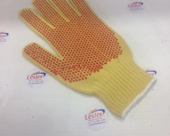 A luva de Kevlar pigmentada serve para pegar objetos sem riscos à pele. Esta é tricotada com fios de aramida amarelo sol e confeccionada com punho flexível capaz de ajustar de forma firme para não sair da mão.

