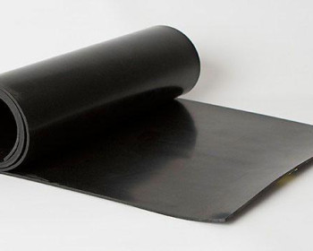 O lençol de borracha Neoprene tem excelentes propriedades para absorver vibrações, impactos gerados por equipamentos industriais e estruturas metálicas, sendo aplicado entre a parte fixa e a parte móvel. Este garante a redução, eliminando a transferência de solavancos gerado por partida ou retomada de motores.