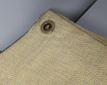 A lona antichama para solda é utilizada para proteger contra fagulhas e respingos gerados ao soldar, cortar e esmerilhar no processo de soldagem em estruturas metálicas, visando ser uma manta ou cobertor de proteção para solda que conserva máquinas e equipamentos industriais.