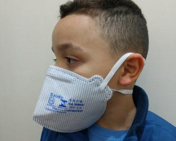 A máscara descartável Maskface com elástico PFF1 é produzida para a proteção contra a inalação de partículas, gases e vapores com baixa concentração de contaminantes. Acima de um certo percentual, é recomendado optar por respiradores com manutenção, que são utilizados cartuchos apropriados para cada aplicação.

