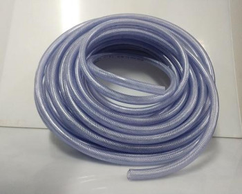 A mangueira Kanaflex flexível PT250 é considerada reforçada, pois possui fios sintéticos. Esta é produzida na cor cristal transparente e é indicada para trabalhos de média pressão, como em equipamentos industriais. 

