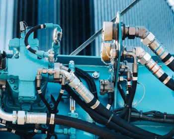 Existe uma grande necessidade, no segmento industrial no geral, de conduzir alguns fluidos. E, este processo só é possível se o material correto for usado durante todo o procedimento.