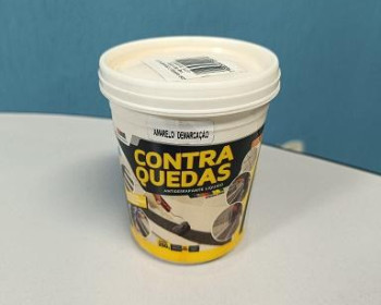O Contra Quedas é uma tinta à base de água com acabamento antiderrapante para aplicação em superfícies lisas, porosas ou pouco absorventes. Promove máxima aderência , proporcionando mais segurança em pisos escorregadios, é altamente resistente e tem durabilidade maior do que as fitas antiderrapantes convencionais.