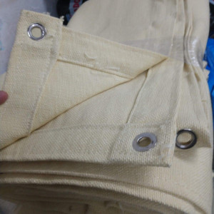 A manta de proteção para solda aramida Lester é térmica anti-chamas é um tapete de proteção desenvolvido para trabalhos de soldagem, brasagem e outras operações que envolvem altas temperaturas. Produzida com materiais de alto desempenho e livres de substâncias nocivas, oferece proteção eficiente para superfícies, componentes e paredes contra faíscas, queimaduras e contato direto com chamas. Sua elevada resistência térmica e durabilidade garantem mais segurança, confiabilidade e tranquilidade no ambiente de trabalho.