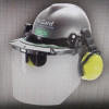 Os benefícios de ter um capacete MSA com protetor concha acoplado em uma única peça são muitas. Este é o verdadeiro capacete 2 em 1.


