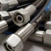 Potencialize o desempenho do seu equipamento com nossas mangueiras hidráulicas de alta qualidade, projetadas para resistir às condições mais exigentes. Confiabilidade e durabilidade que mantêm sua operação fluida e eficiente.