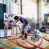 As mangueiras industriais desempenham um papel vital, facilitando o transporte seguro e eficiente de fluidos em ambientes industriais, garantindo a operação fluida de maquinários e sistemas em diversas aplicações.