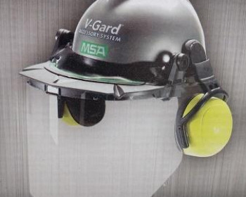 Os benefícios de ter um capacete MSA com protetor concha acoplado em uma única peça são muitas. Este é o verdadeiro capacete 2 em 1.

