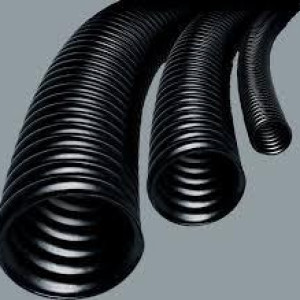 A mangueira Kanaflex flexível KPU-BOR é produzida na cor preta, com espiral de aço mola e borracha termoplástica. Esta é ideal para o transporte de ar quente, gases e vapores químicos. 