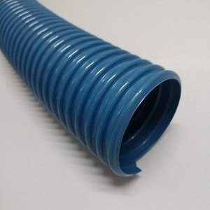 A mangueira Kanaflex flexível KEV possui vácuo-ar azul metálico, sendo durável e resistente. O item é indicado para o uso em condutores de água, exaustores e sucção de abrasivos mais pesados.