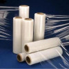 O filme stretch é um material de embalagem altamente versátil que é amplamente utilizado em vários setores industriais.