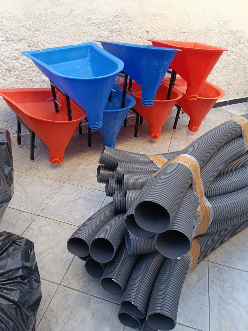 Funil para argamassa de fachada