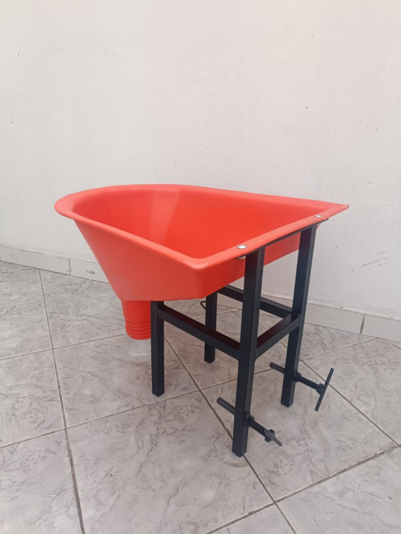 Funil abastecedor para argamassa
