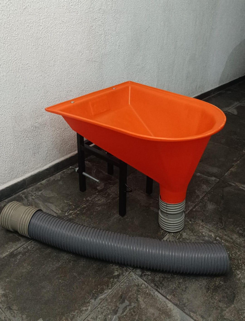 Funil plástico para argamassa de fachada
