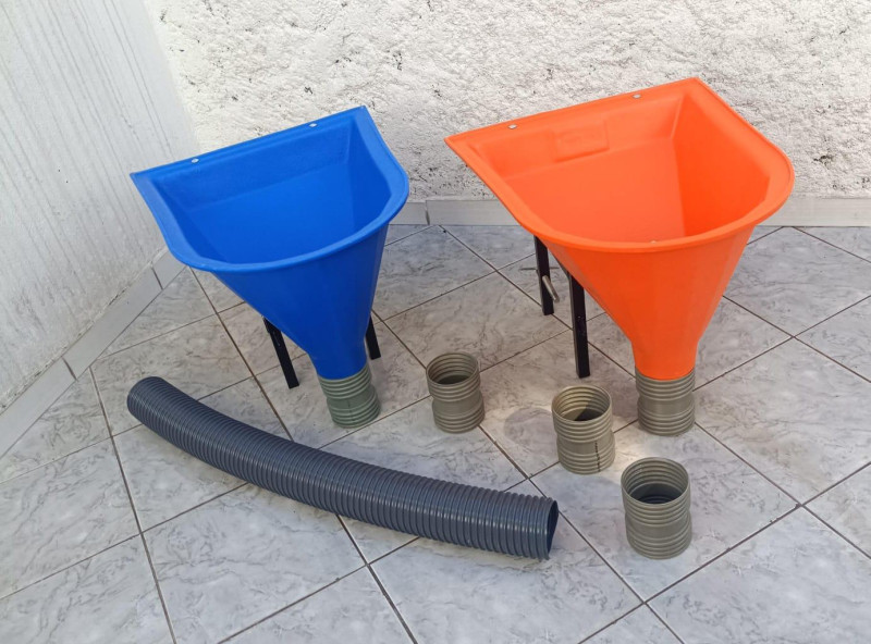 Funil para argamassa de fachada de abastecimento por gravidade
